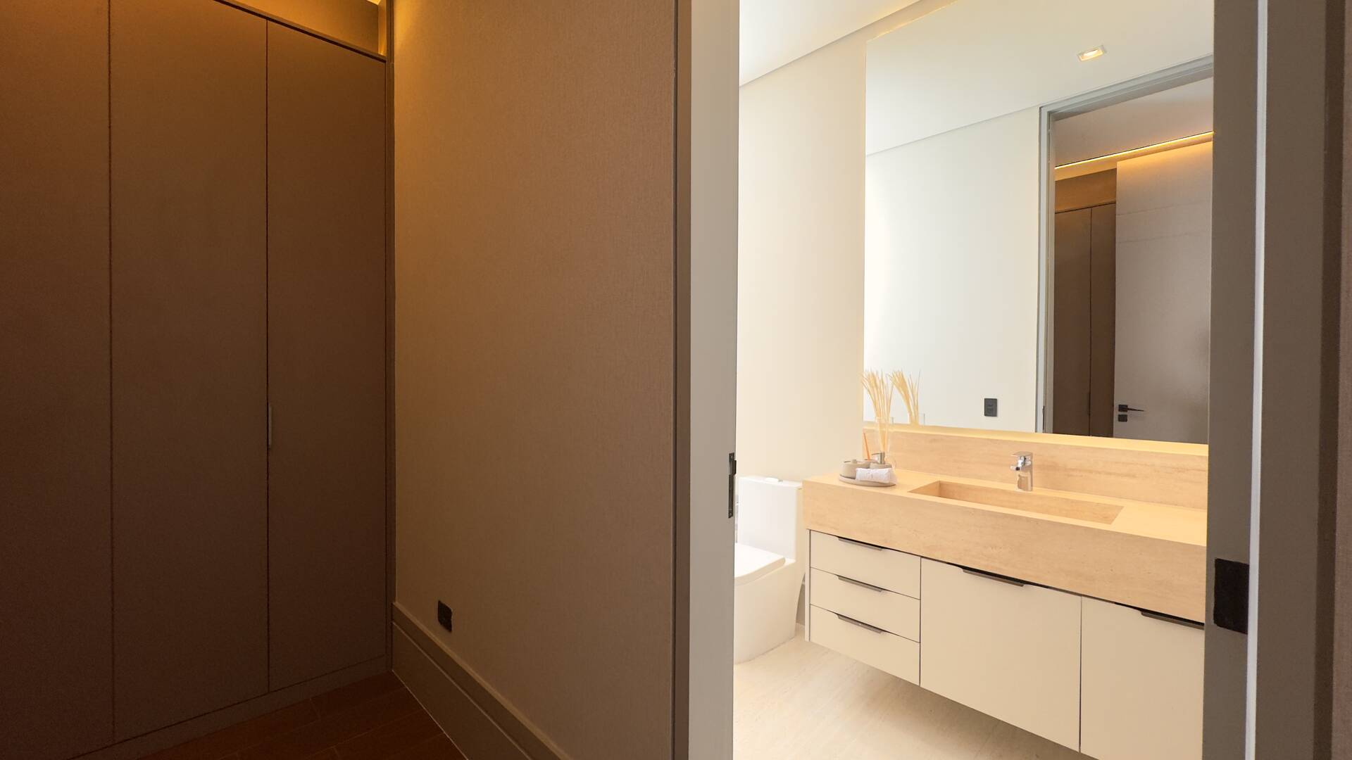 Casa à venda no Tamboré 2 com 1.800 m², 6 suítes e rooftop de 450 m²