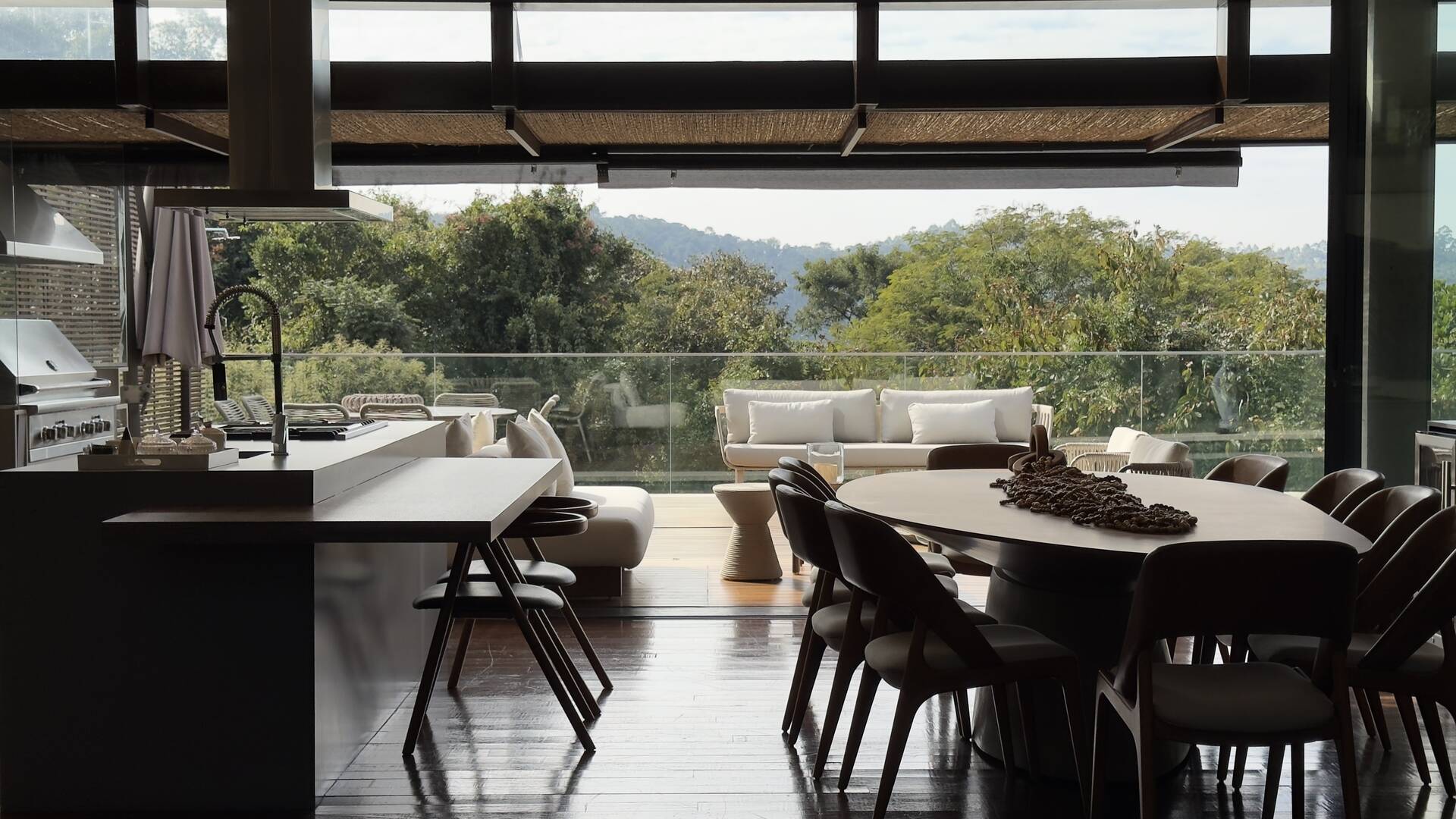 Casa Contemporânea à Venda no Alphaville Gênesis 1 com Vista Permanente para a