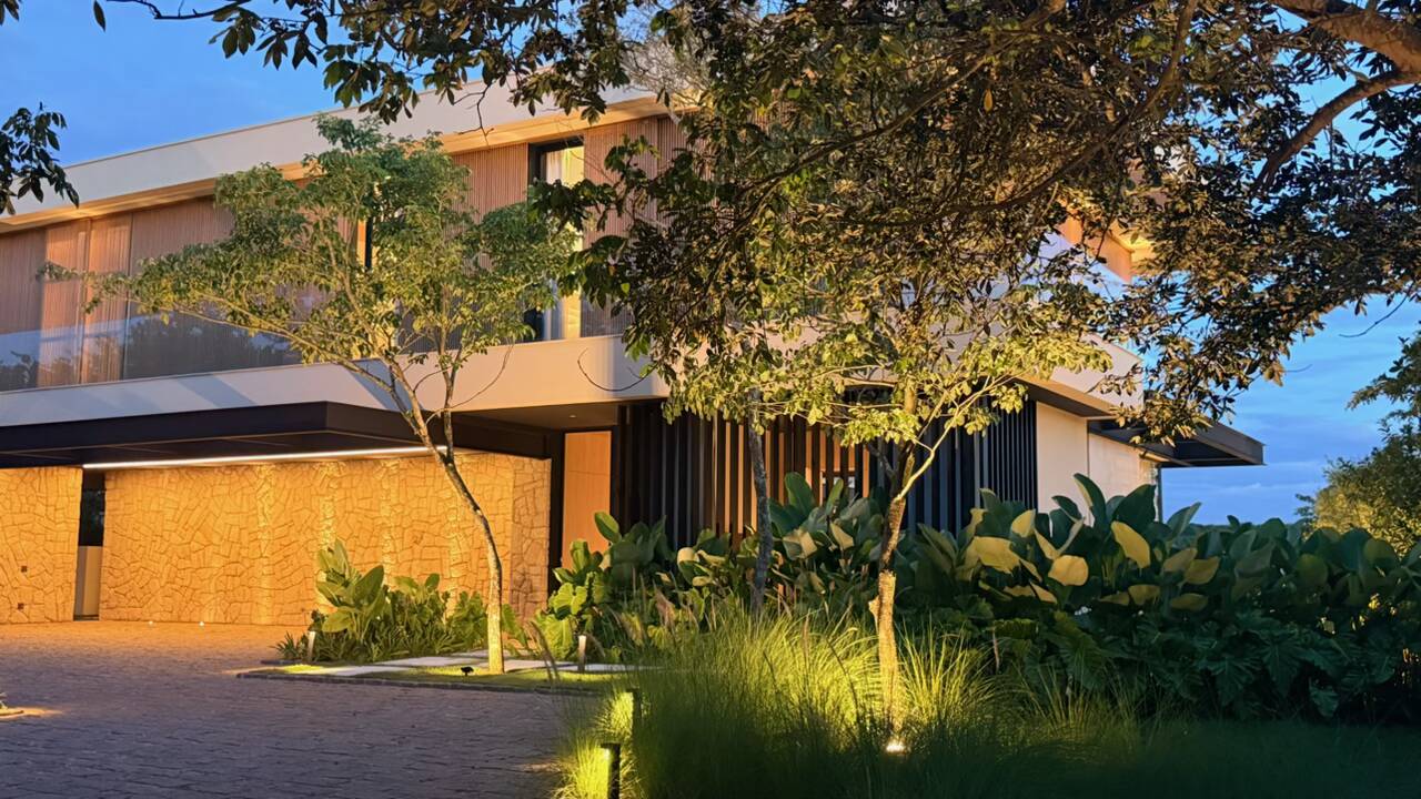 Casa com 7 suítes e vista permanente para o lago na Fazenda Boa Vista