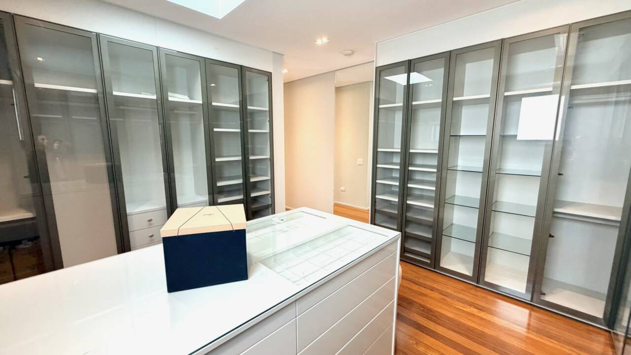 Casa à Venda no Tamboré 3 com 5 Suítes, Man Cave Exclusiva e Lazer Completo