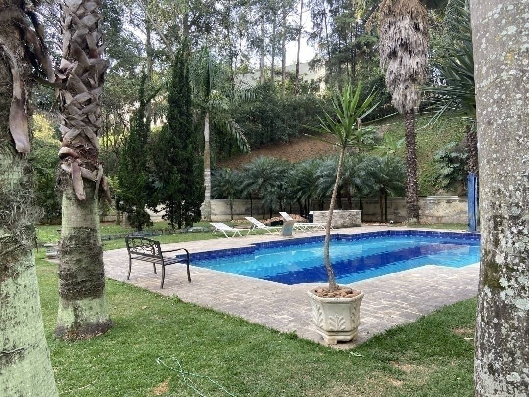 Casa no Tamboré 1 com 6 Suítes e Fundo para Ampla Área Verde Privativa