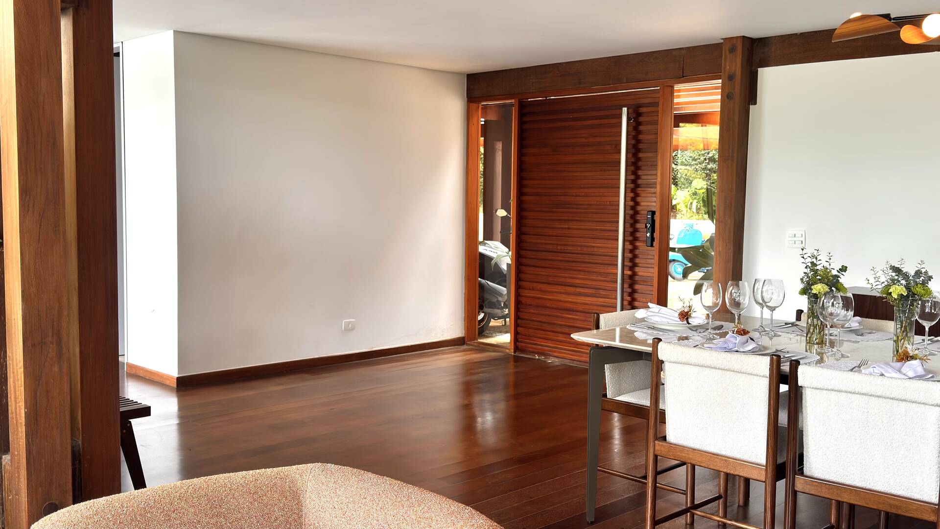 Casa com 5 suítes, terreno de 2.500 m² e vista aberta à venda no Alphaville 8