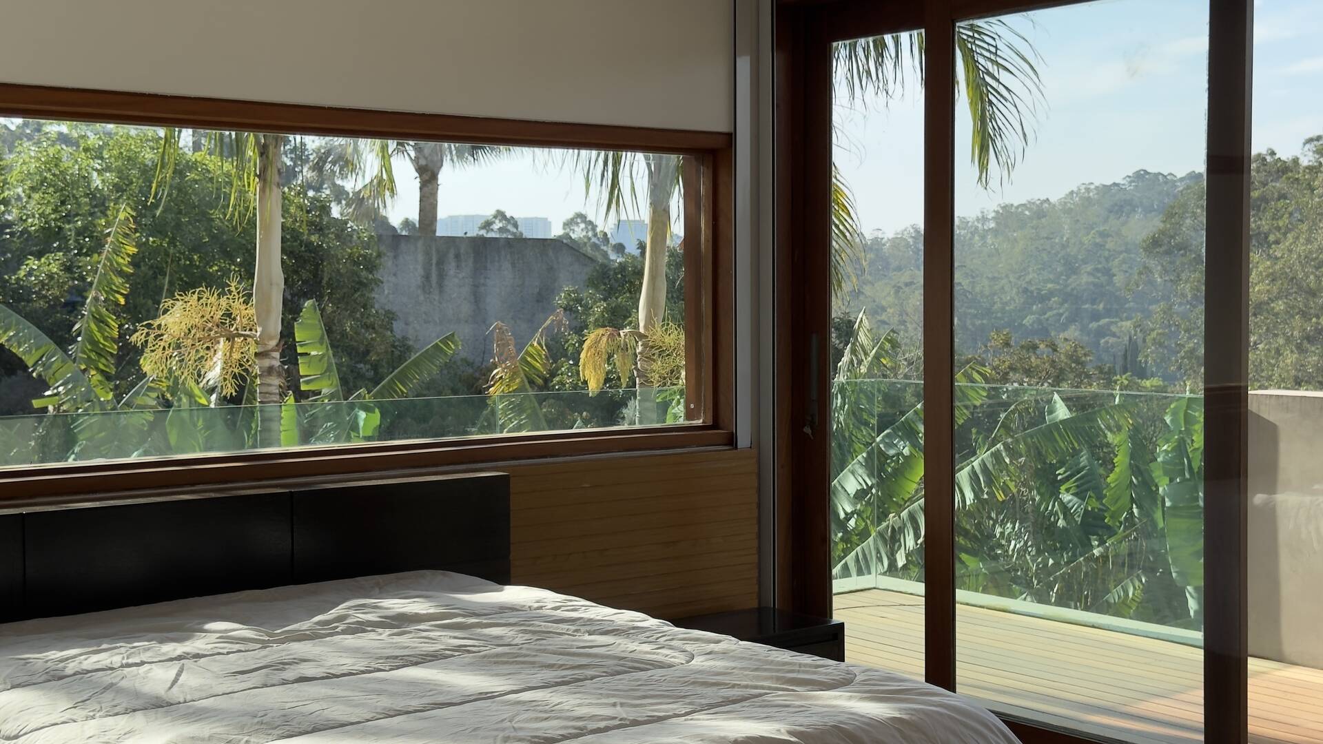 Casa Contemporânea com Vista Permanente, Piscina com Raia e Projeto Autoral em Alphaville