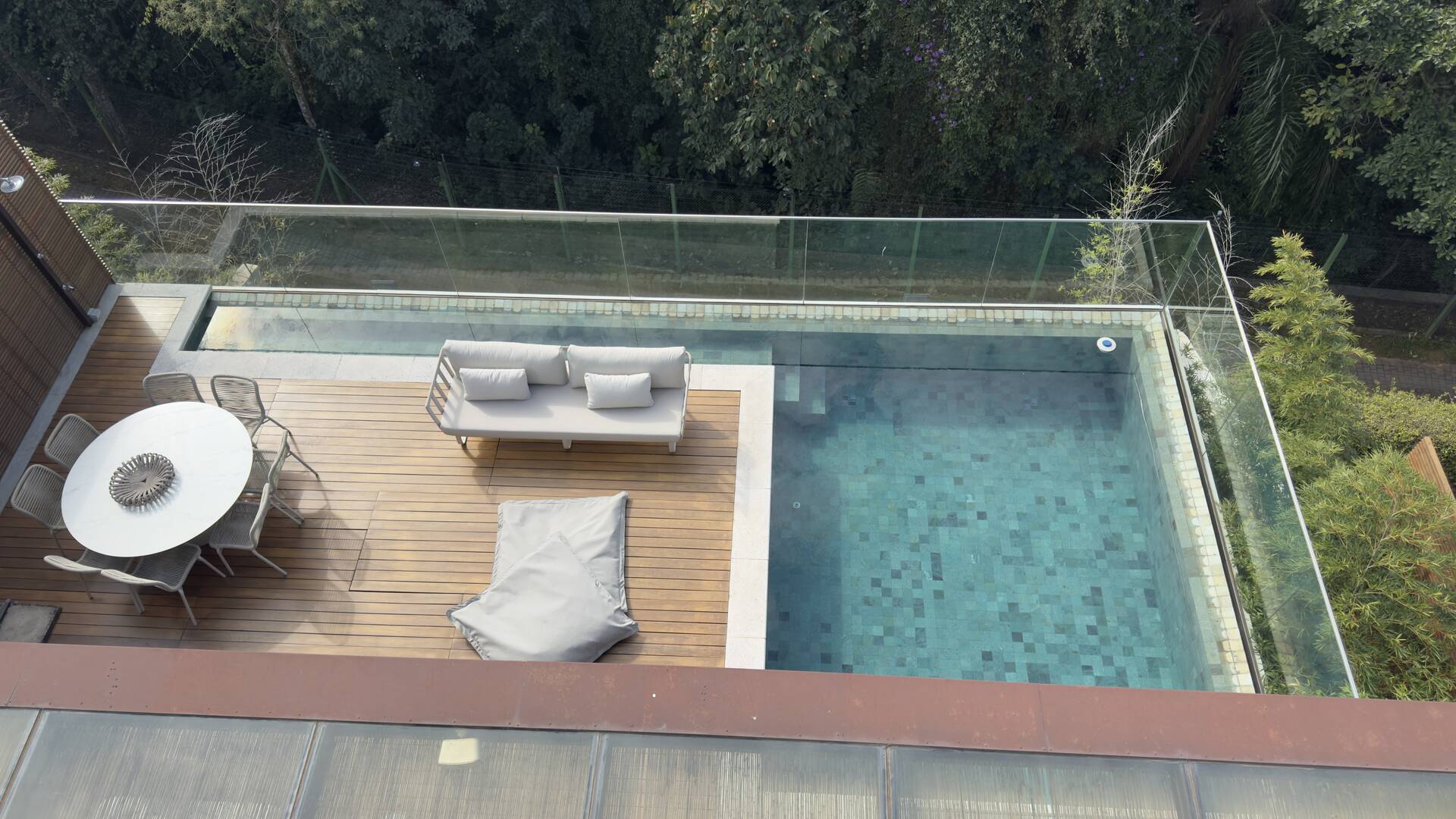 Casa Contemporânea à Venda no Alphaville Gênesis 1 com Vista Permanente para a