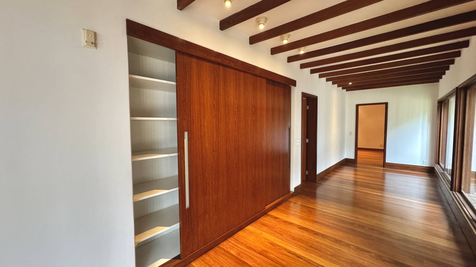 Casa com 6.300m² de terreno privativo - Residencial Tamboré 1