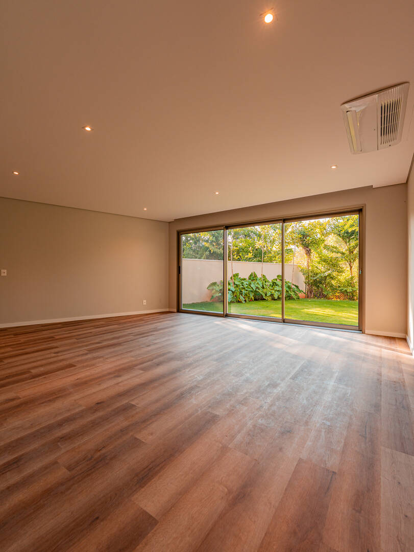 Casa porteira fechada à venda em Alphaville | 5 suítes, rooftop e mobiliada