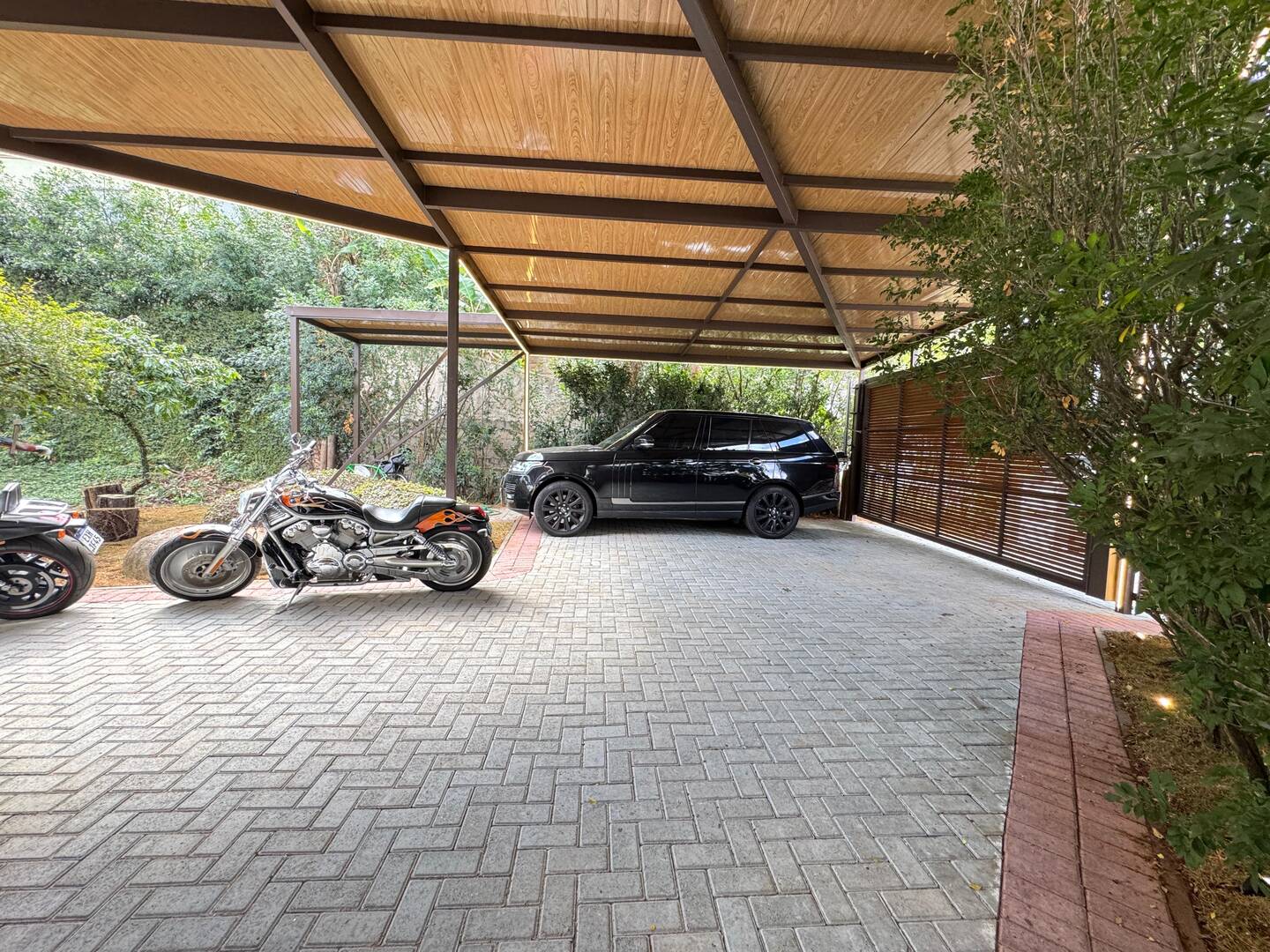 Casa Contemporânea à Venda no Tamboré 1 com 5 Suítes e Lazer Integrado