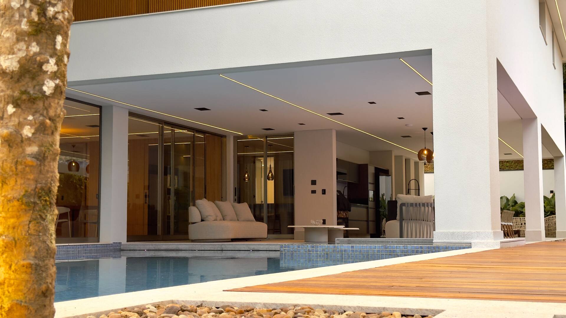 Casa de Alto Padrão à Venda no Tamboré 3 | Frente para o Lago | 5 Suítes | 870 m²