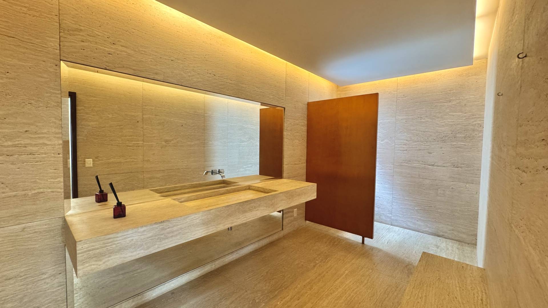 Casa com 6.300m² de terreno privativo - Residencial Tamboré 1