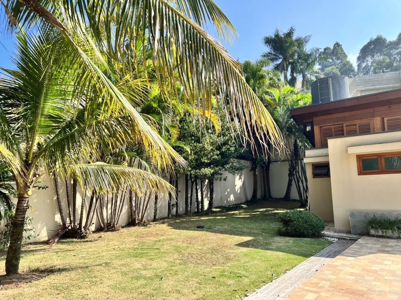 Casa semi-térrea com 3 suítes à venda no Tamboré 1
