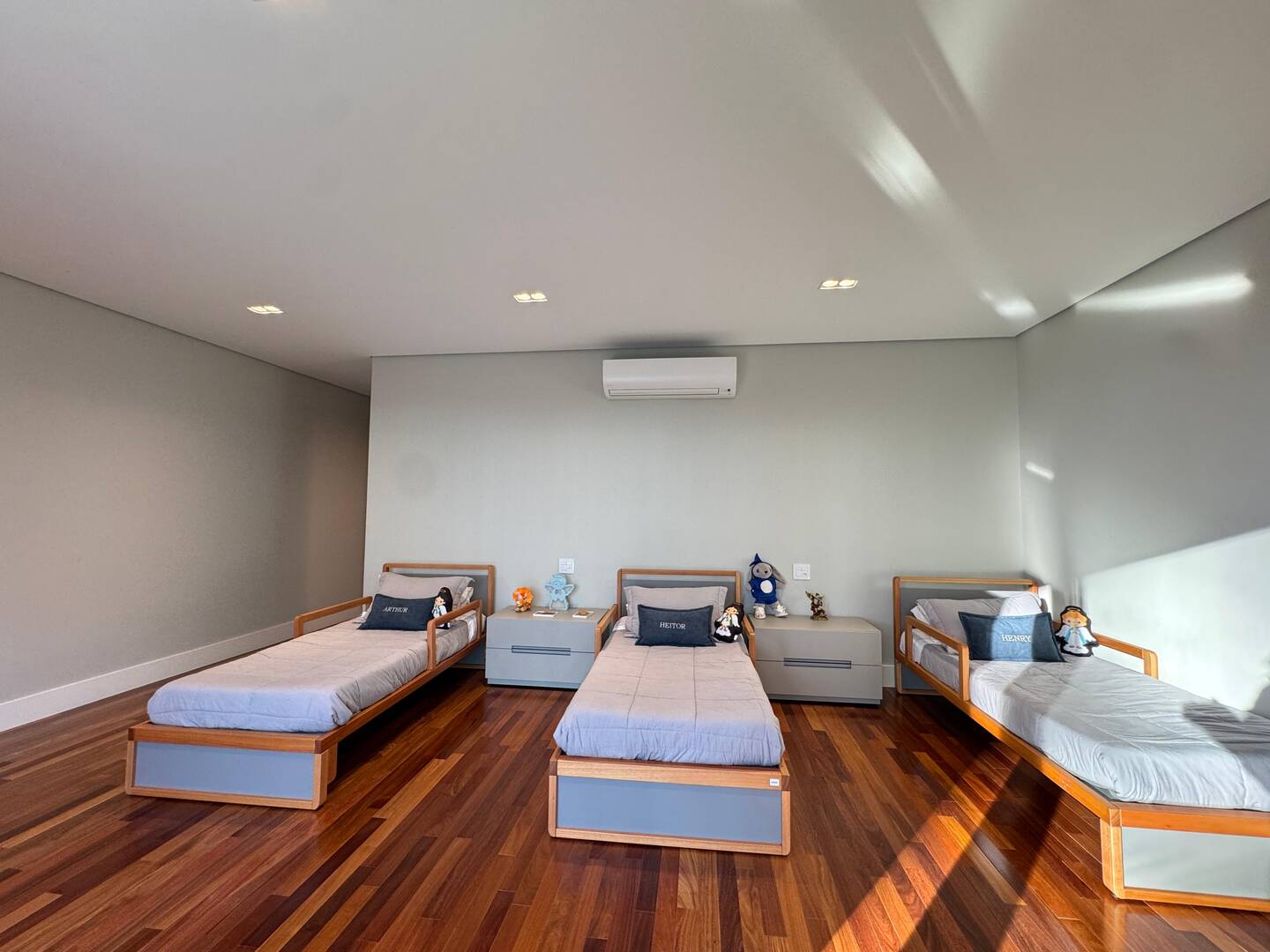 Casa com projeto de Breno Santiago e lazer completo no Haras Guancan