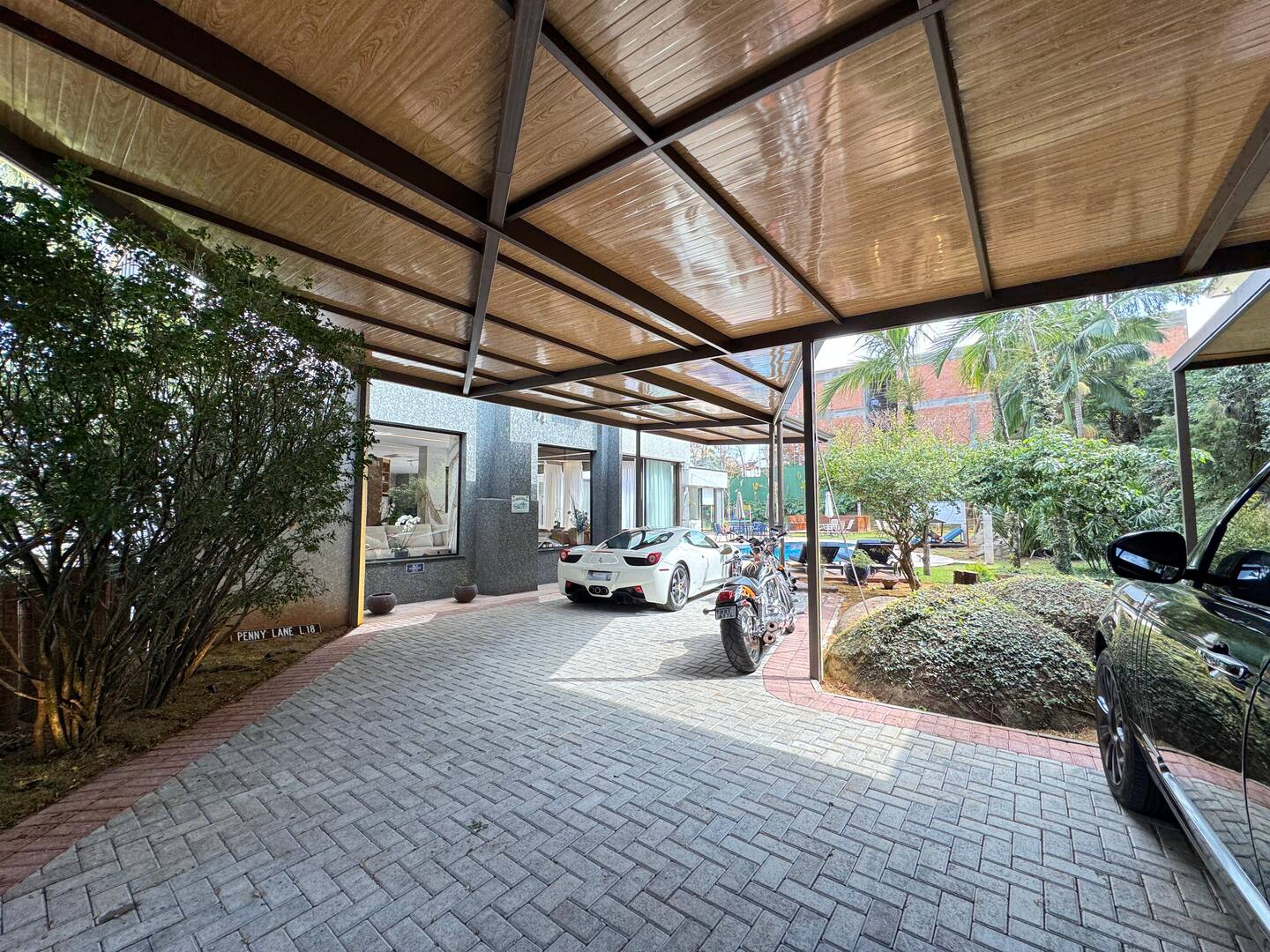 Casa Contemporânea à Venda no Tamboré 1 com 5 Suítes e Lazer Integrado
