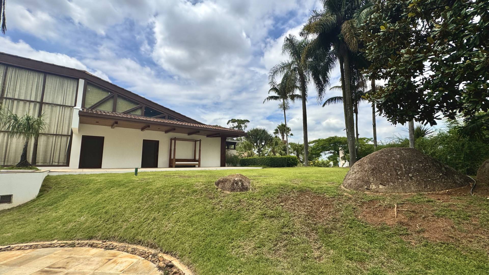 Casa com 6.300m² de terreno privativo - Residencial Tamboré 1