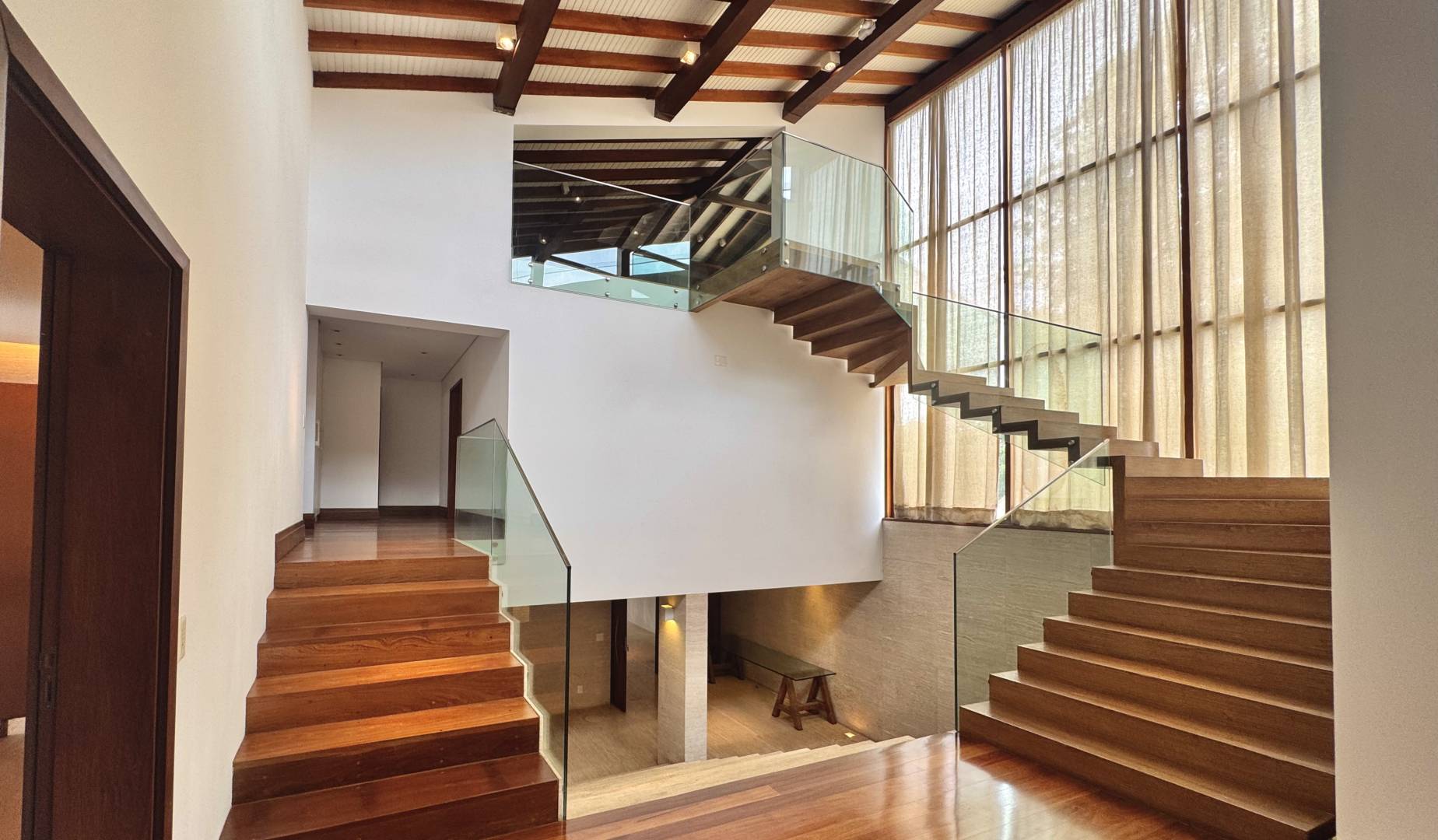Casa com 6.300m² de terreno privativo - Residencial Tamboré 1