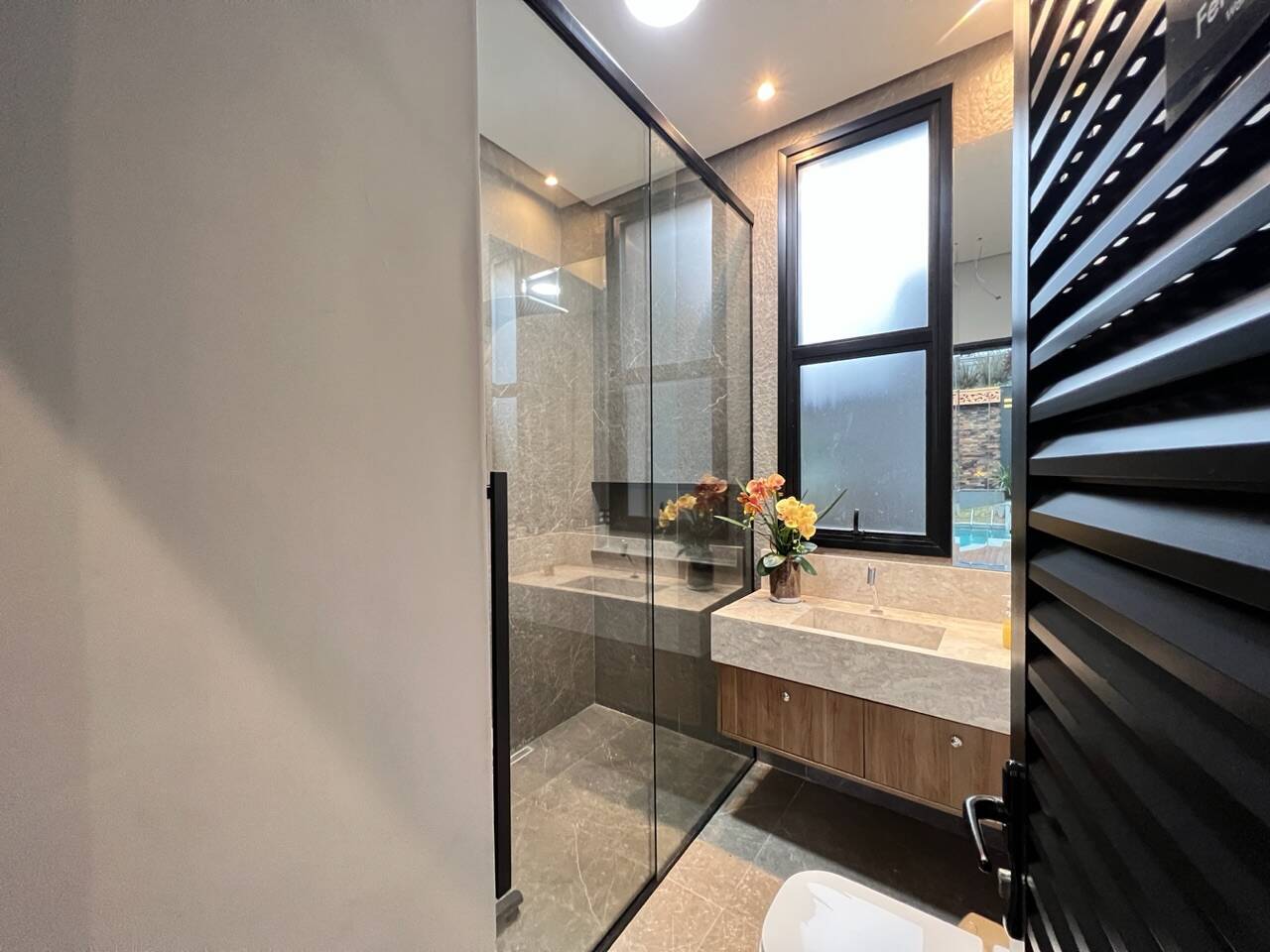 Residência Assinada por Karina Stein com 11 Suítes e Infraestrutura Completa de Lazer