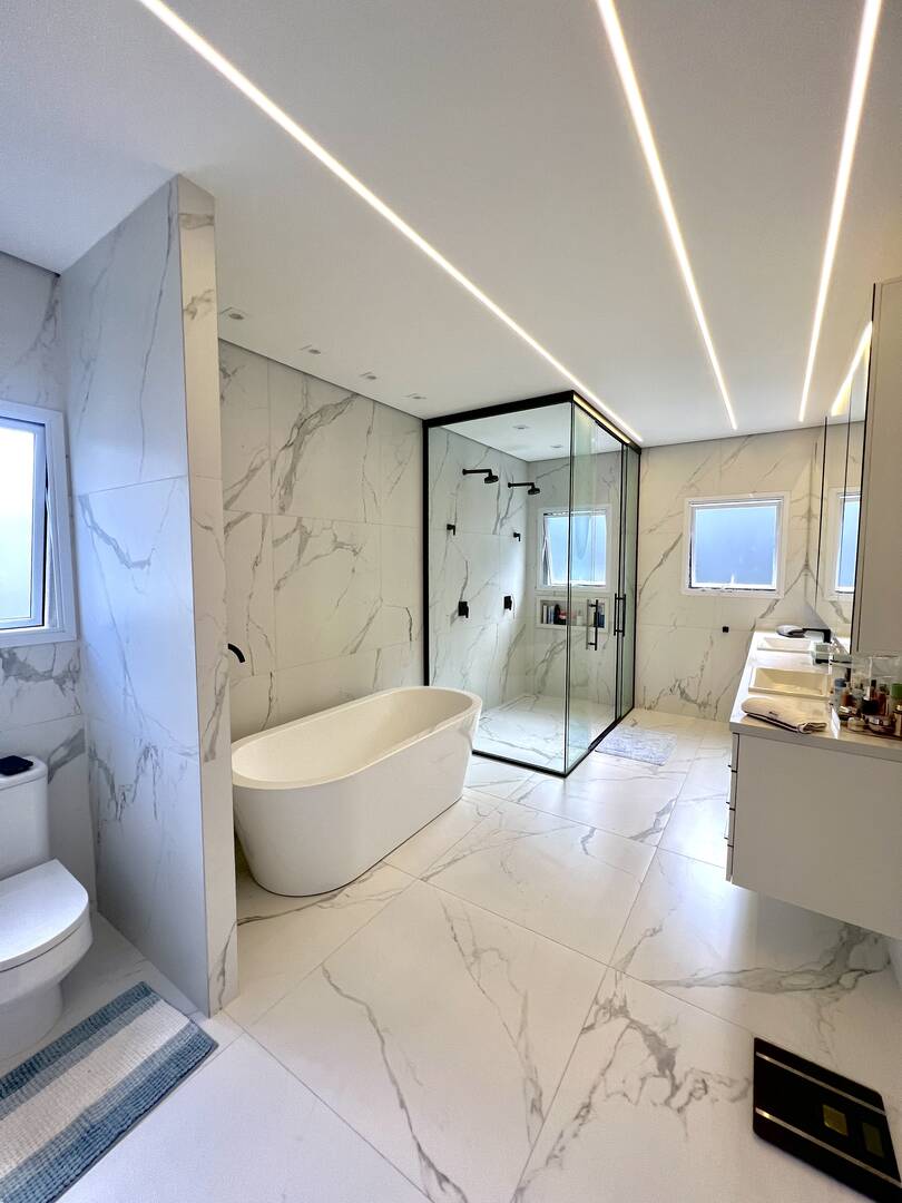 Casa Tamboré 10 mobiliada à venda em Alphaville | 4 suítes, automação e pronta para morar