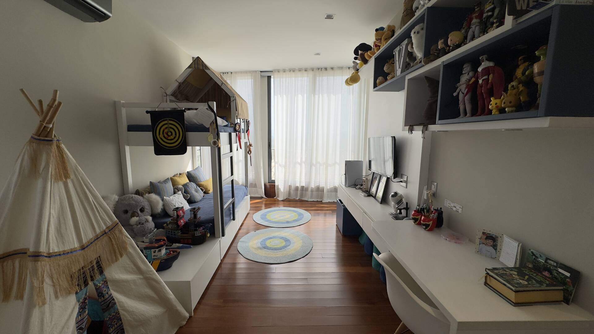 Casa Contemporânea à Venda no Alphaville Gênesis 1 com Vista Permanente para a