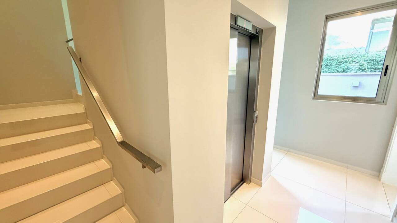 Casa à Venda no Tamboré 3 com 5 Suítes, Man Cave Exclusiva e Lazer Completo