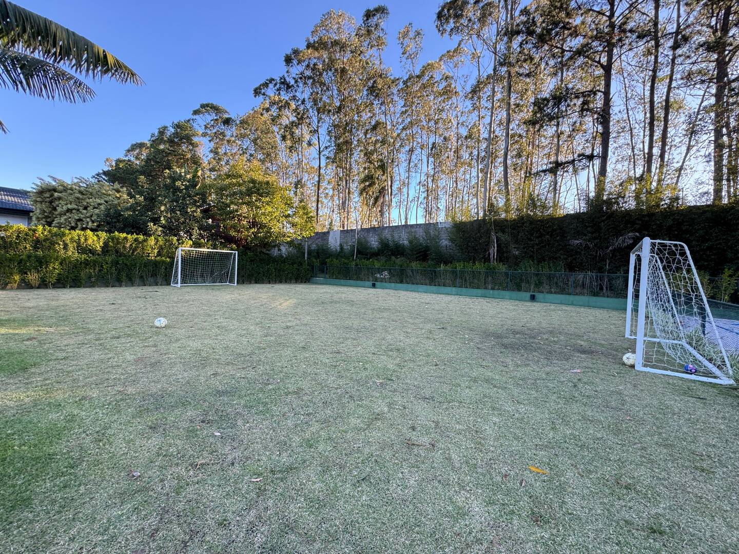Casa com projeto de Breno Santiago e lazer completo no Haras Guancan