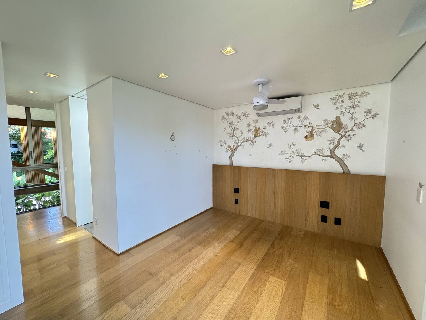 Casa contemporânea com 4 suítes, arquitetura autoral e área de lazer integrada