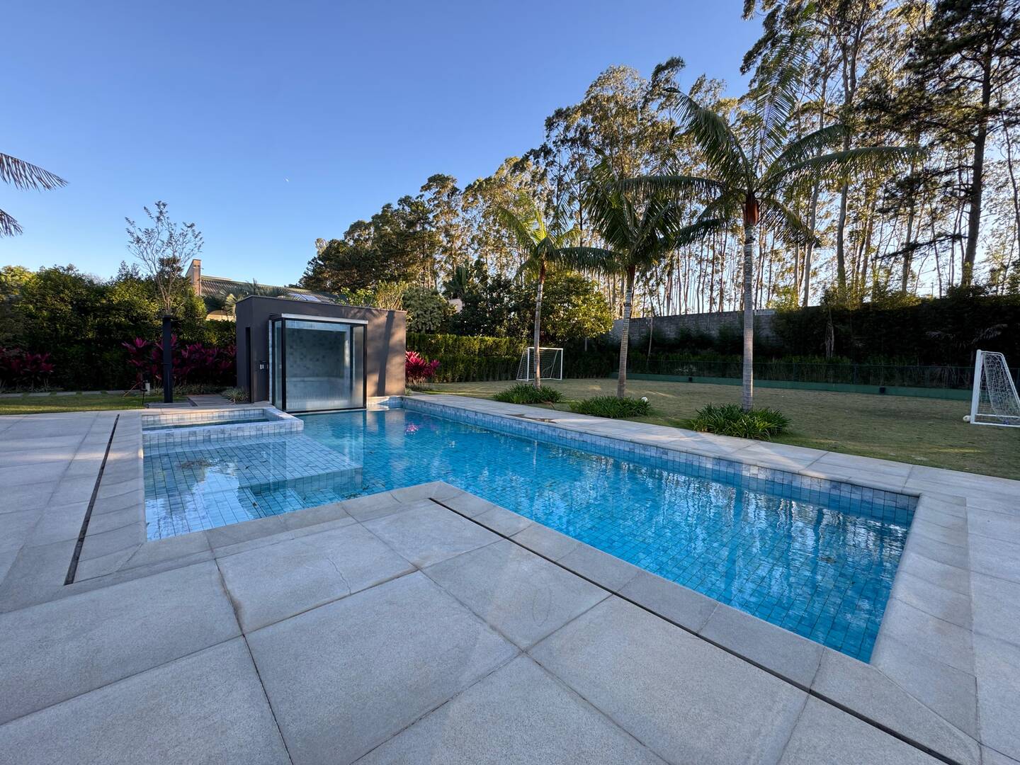 Casa com projeto de Breno Santiago e lazer completo no Haras Guancan