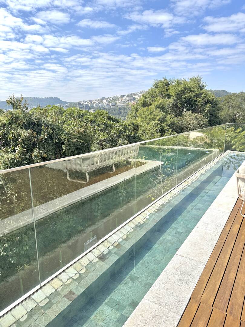 Casa Contemporânea à Venda no Alphaville Gênesis 1 com Vista Permanente para a