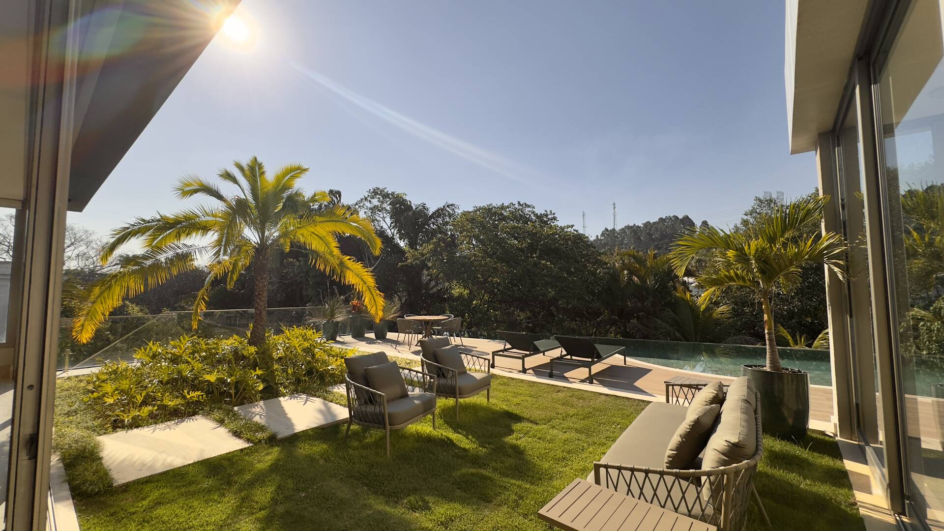 Casa à venda no Tamboré 2 com 1.800 m², 6 suítes e rooftop de 450 m²