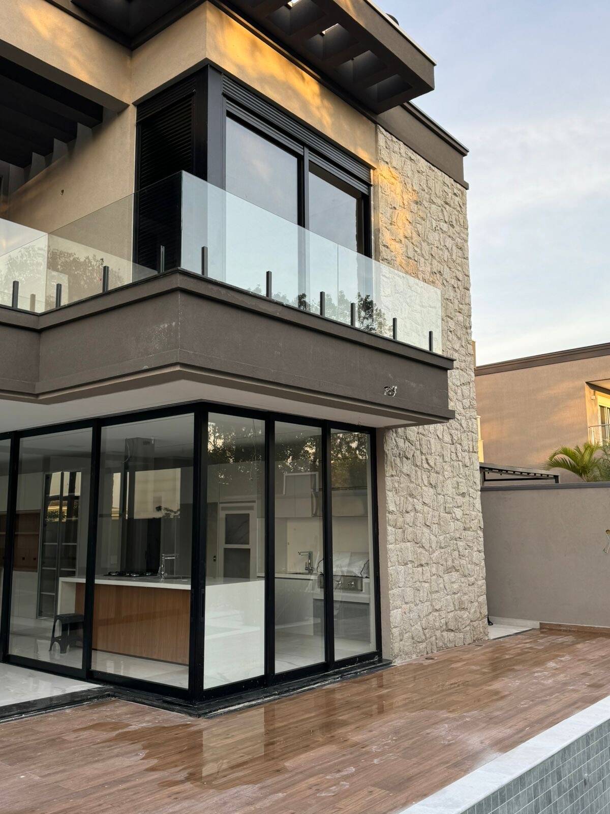 Casa à venda no Gênesis 2 com 4 suítes, elevador e fundos para a mata
