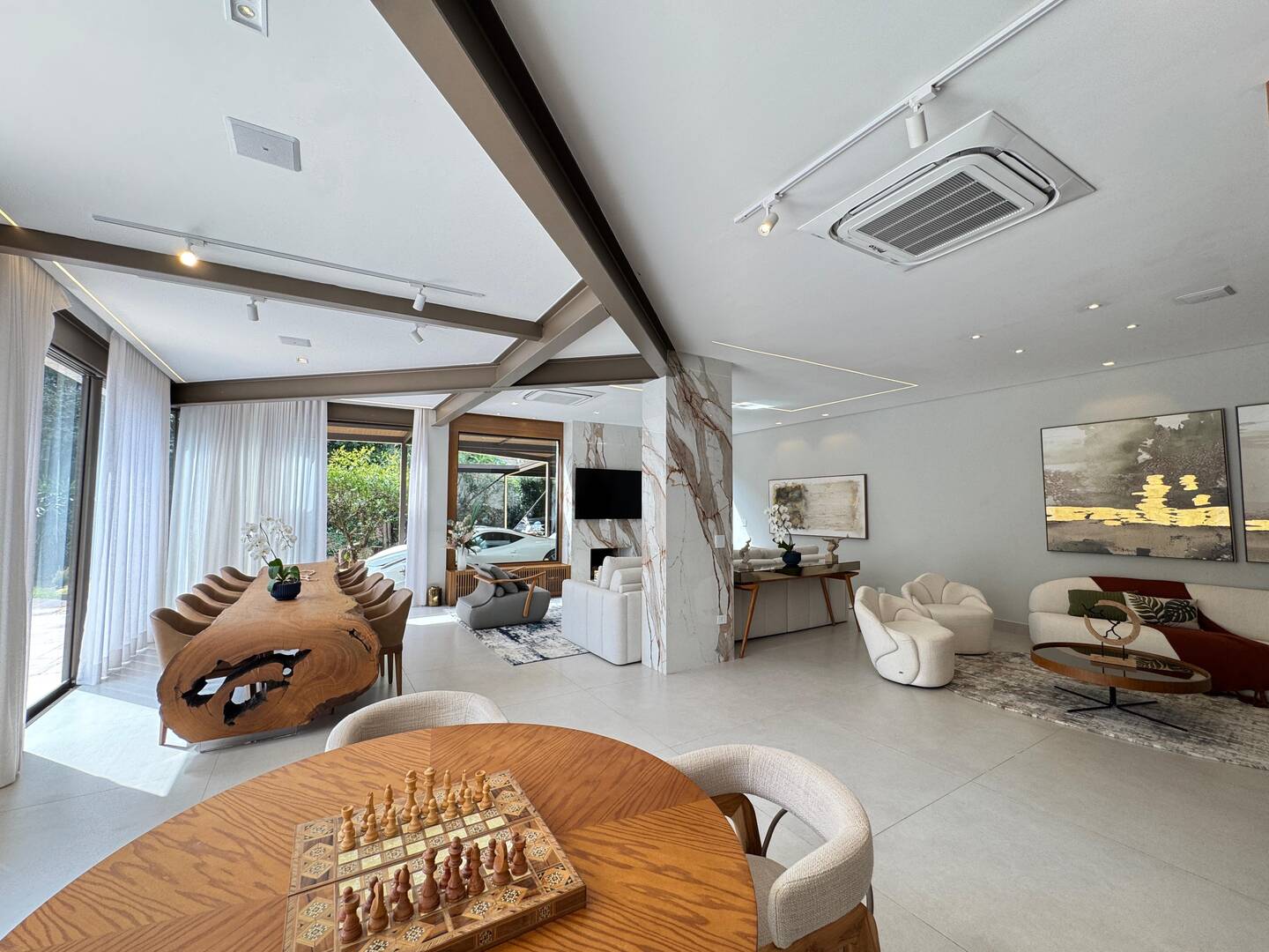 Casa Contemporânea à Venda no Tamboré 1 com 5 Suítes e Lazer Integrado