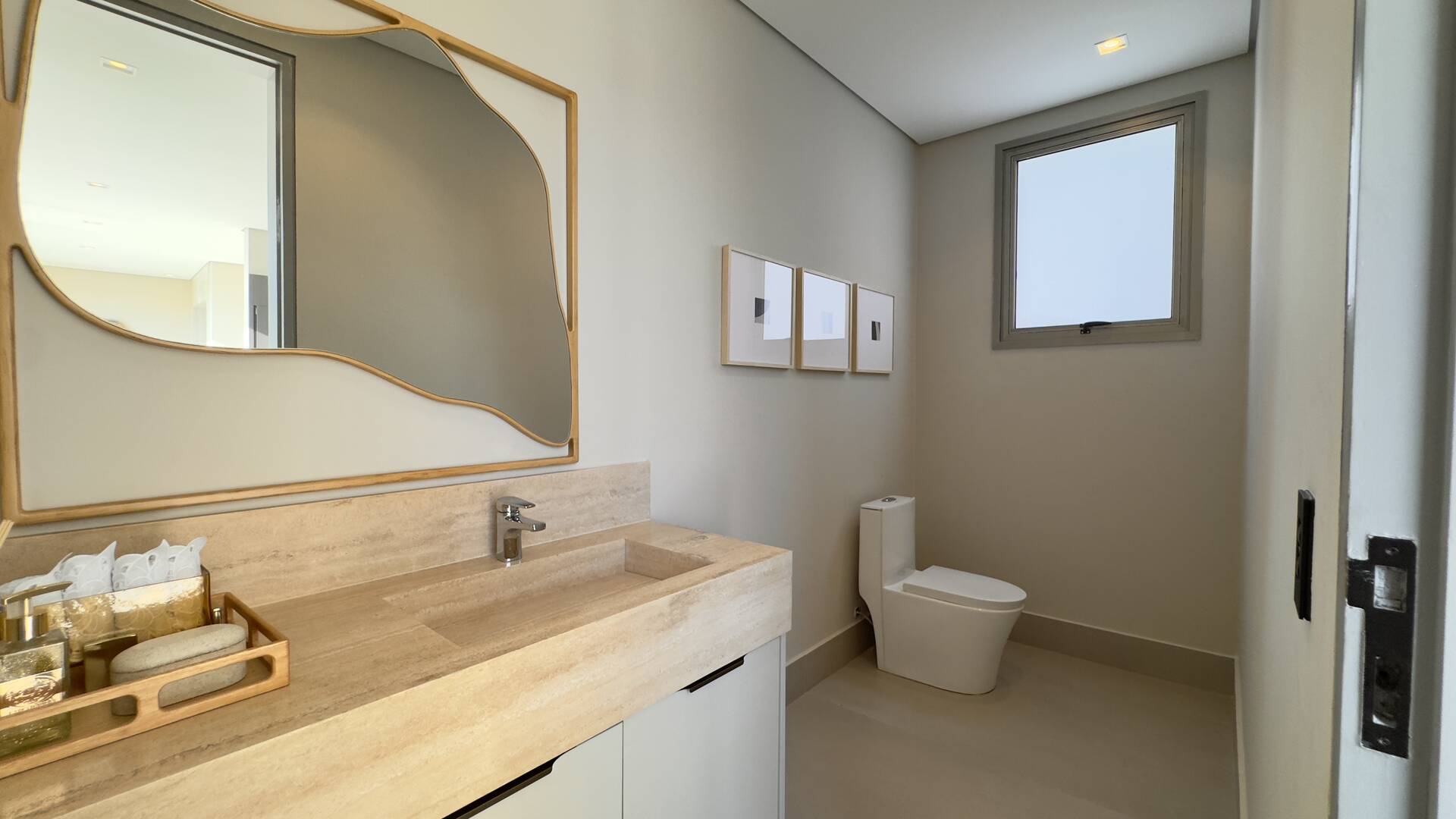 Casa à venda no Tamboré 2 com 1.800 m², 6 suítes e rooftop de 450 m²