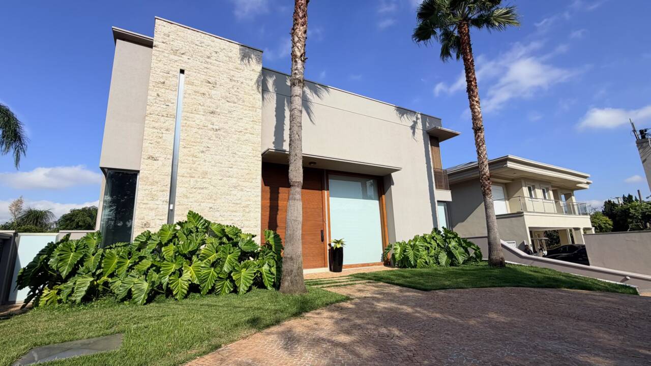 Casa à Venda no Tamboré 3 com 5 Suítes, Man Cave Exclusiva e Lazer Completo