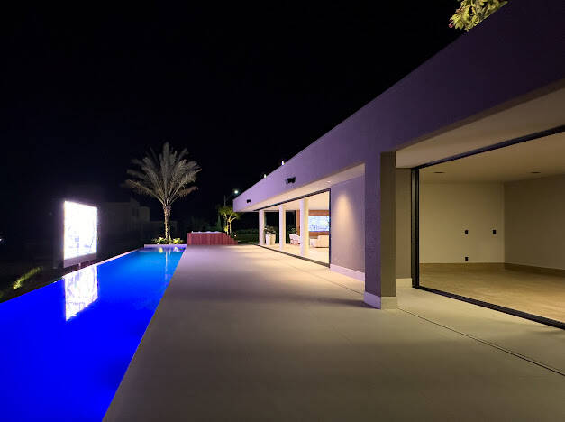 Casa à venda no Le Portier Nautic Residence com 5 suítes e acesso direto à represa