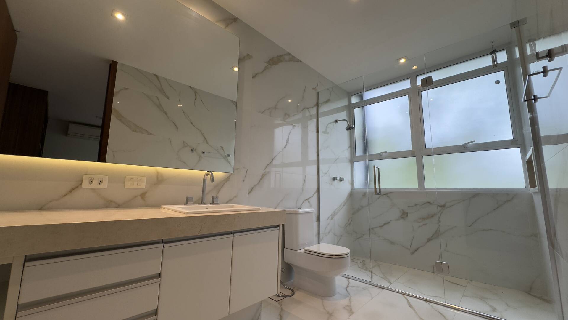 Casa contemporânea sustentável à venda residencial Melville | 4 suítes, elevador e automação