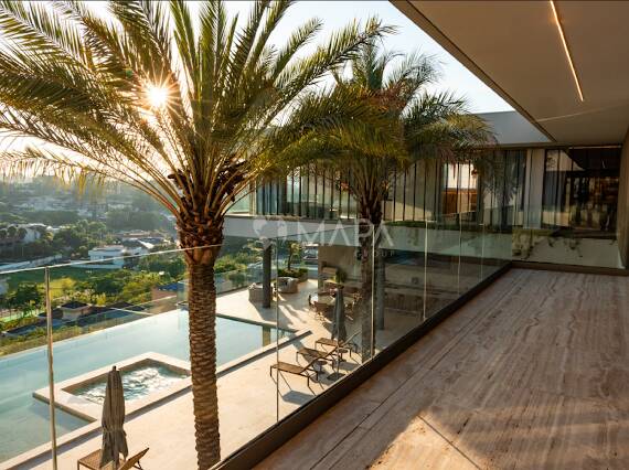Casa com 6 suítes, vista panorâmica e arquitetura contemporânea no Tamboré 2