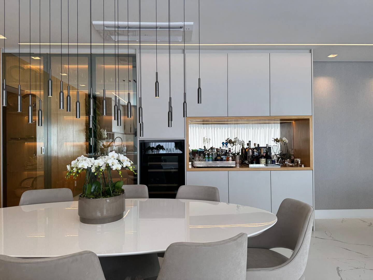 Apartamento mobiliado no ATRIA Alphaville com 3 suítes e automação completa