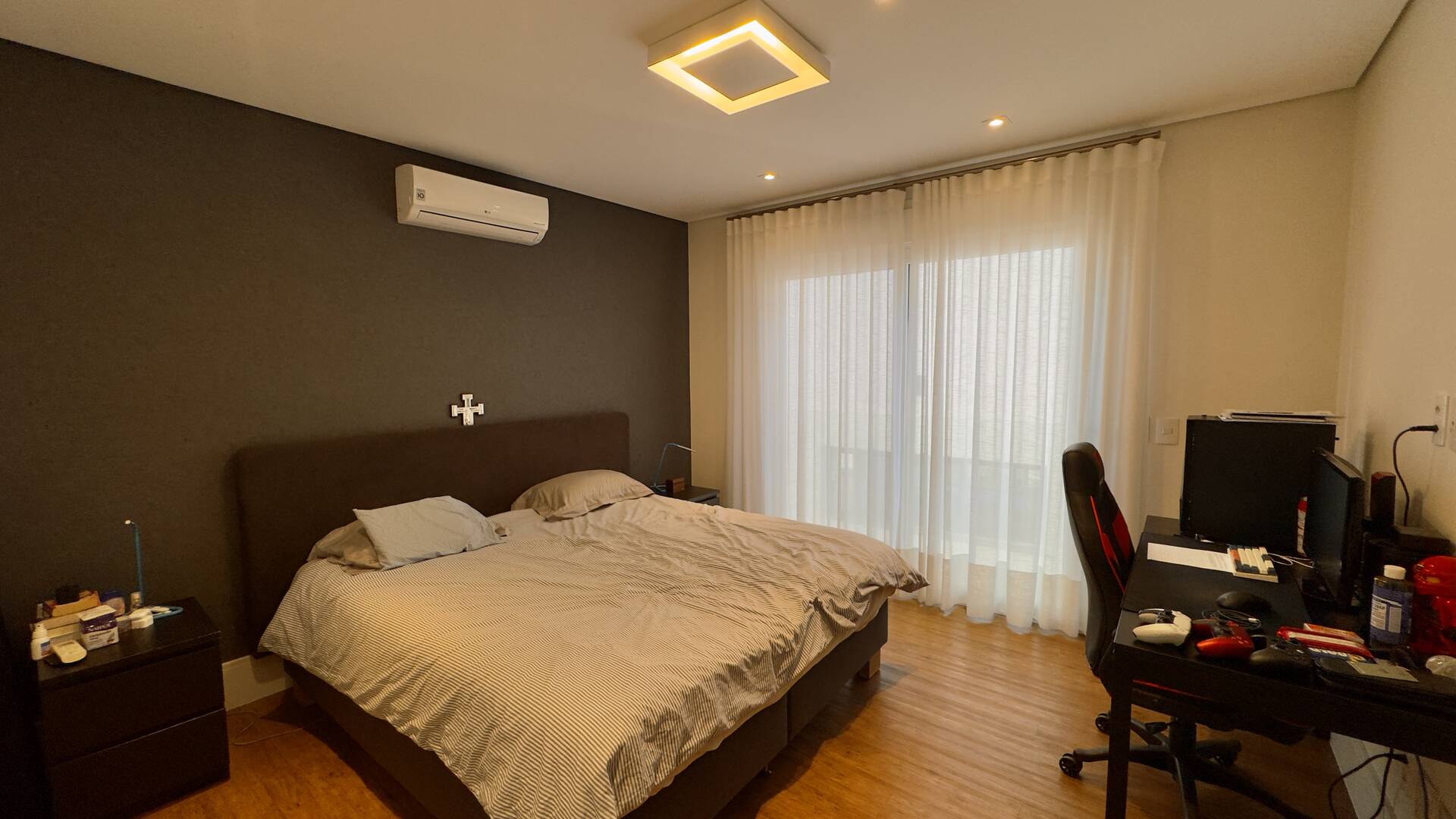 Casa à venda no Tamboré 10 com 4 suítes, área gourmet integrada e 539 m²
