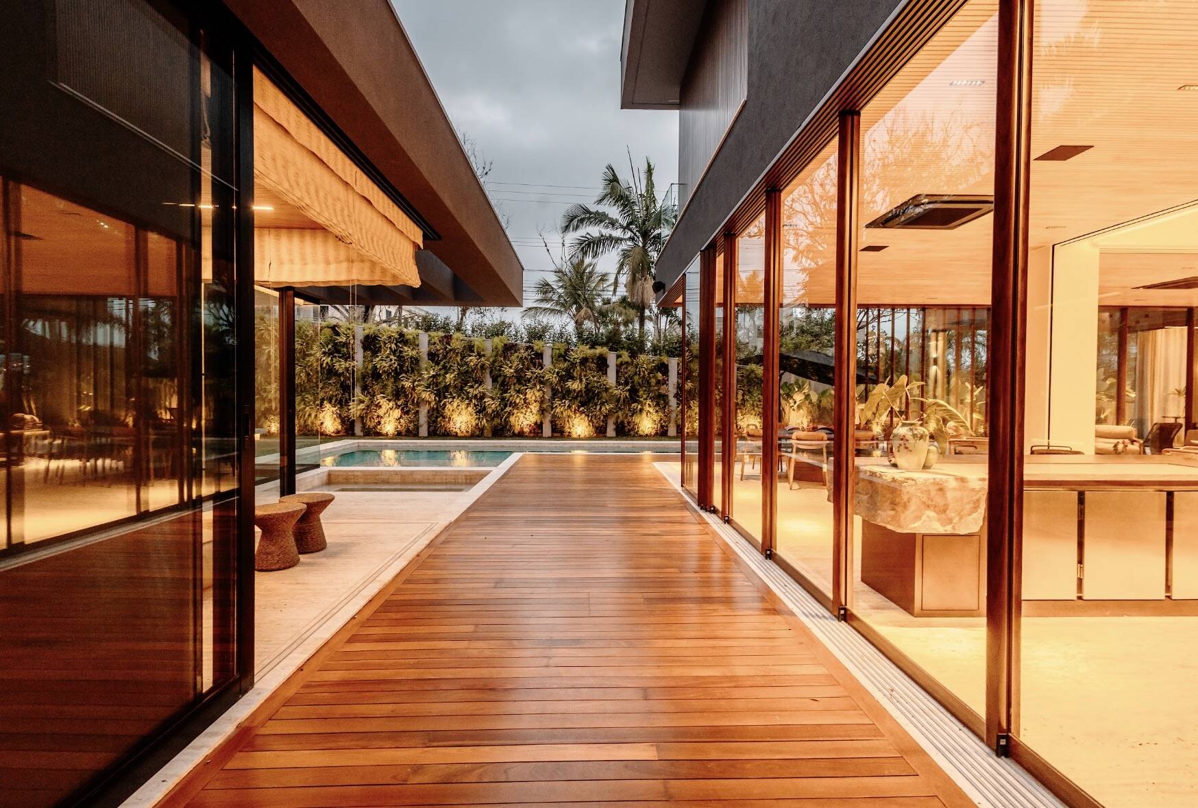 Casa Contemporânea à Venda no Tamboré 3 | Projeto Leonice Alves | 5 Suítes | Automação Completa