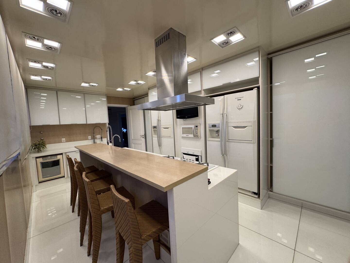Cobertura duplex à venda em São Paulo com 1.170 m², 4 suítes, piscina privativa e 10 vagas