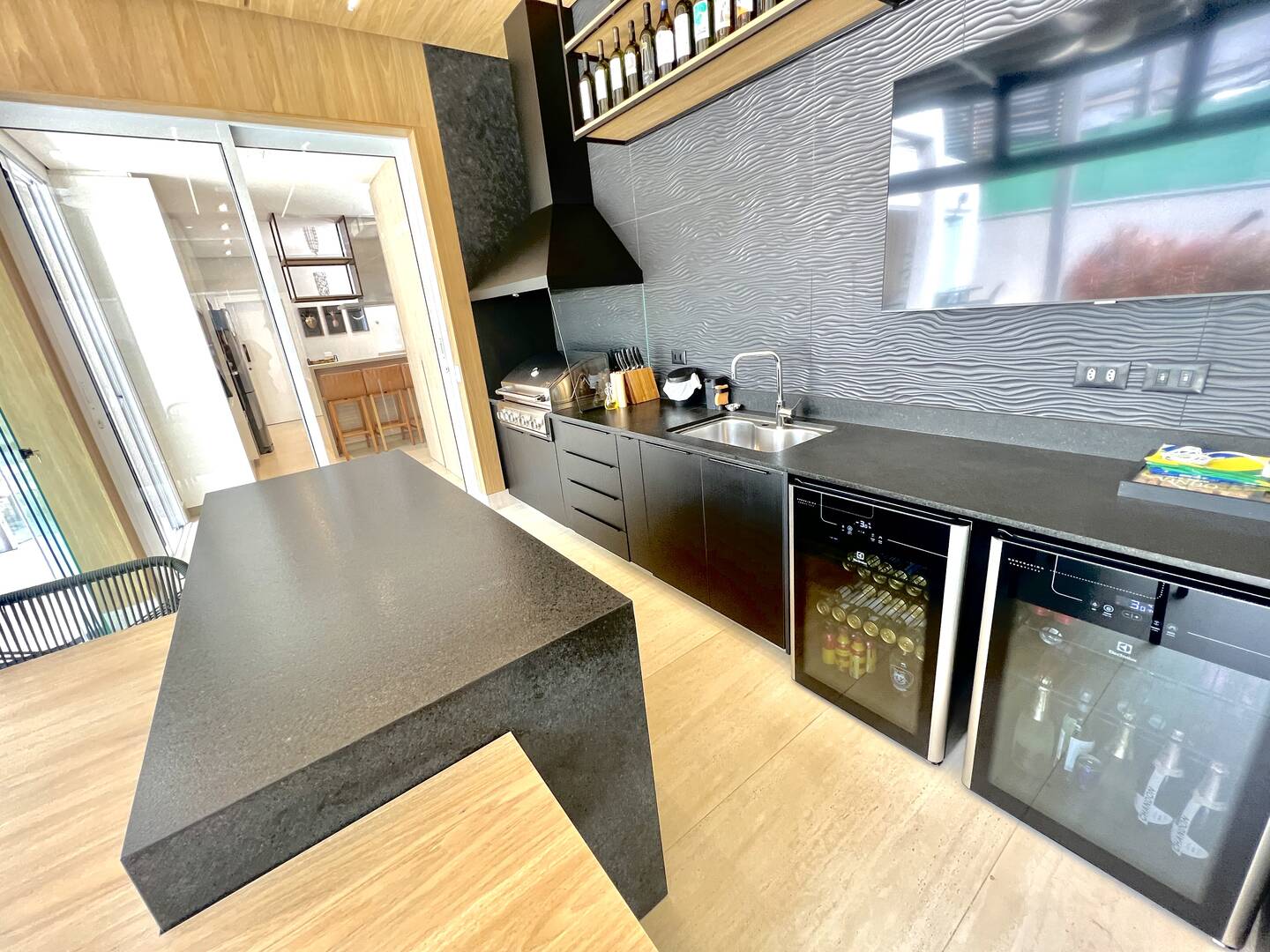 Casa Tamboré 10 mobiliada à venda em Alphaville | 4 suítes, automação e pronta para morar