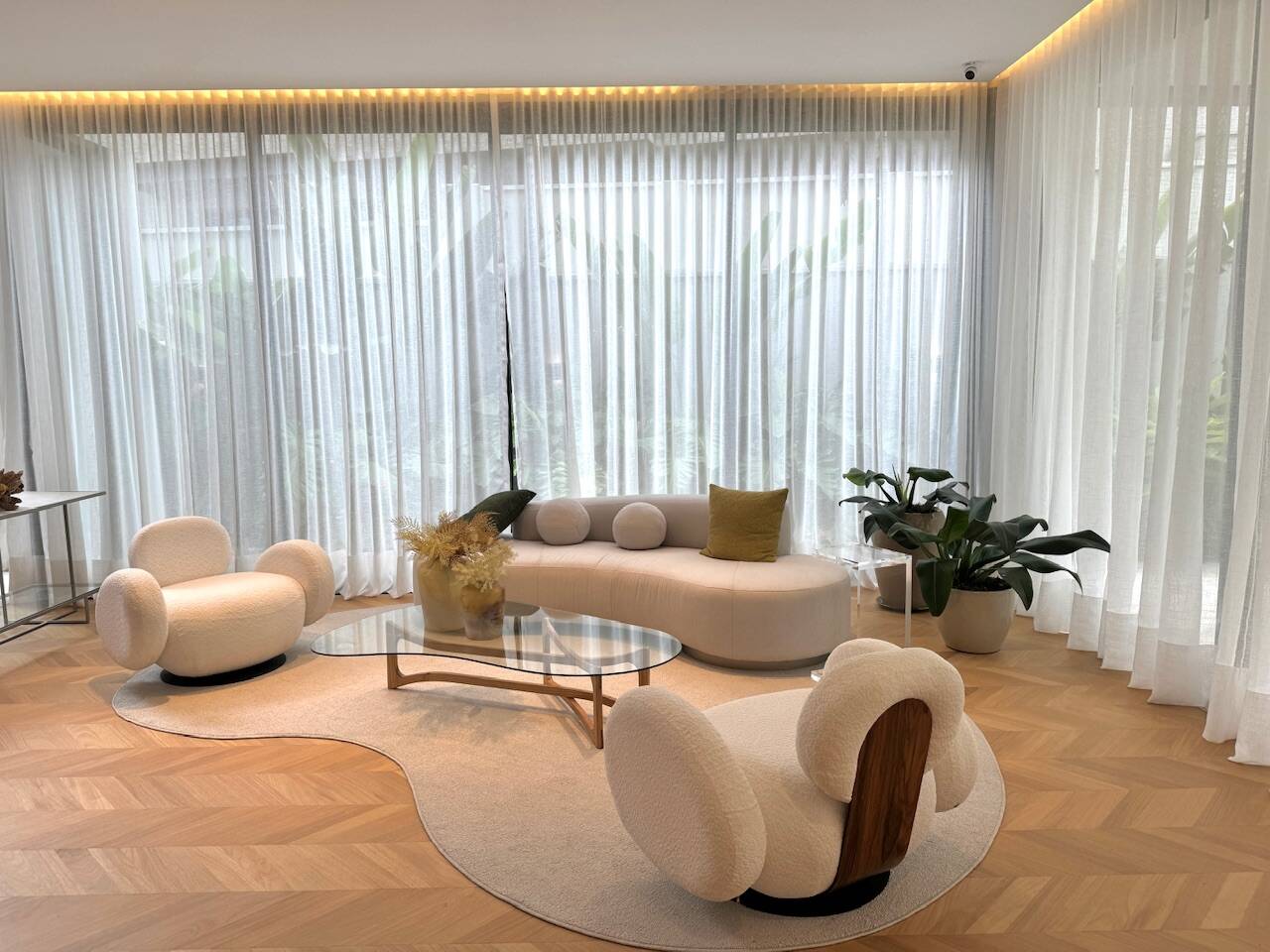 Casa de Alto Padrão com Elevador e Área Gourmet Integrada em Alphaville