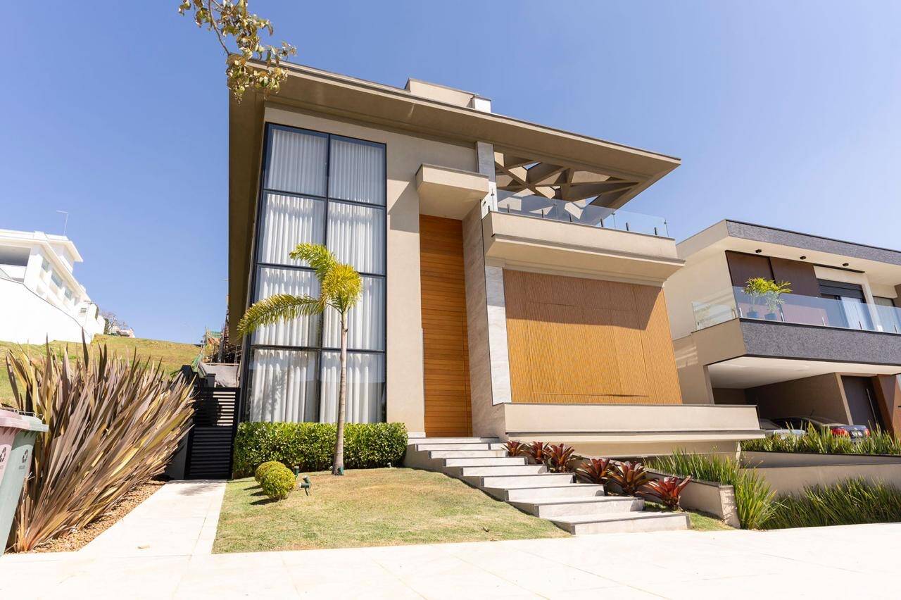 Casa Contemporânea à Venda em Alphaville com 4 Suítes, Spa e Projeto Inteligente
