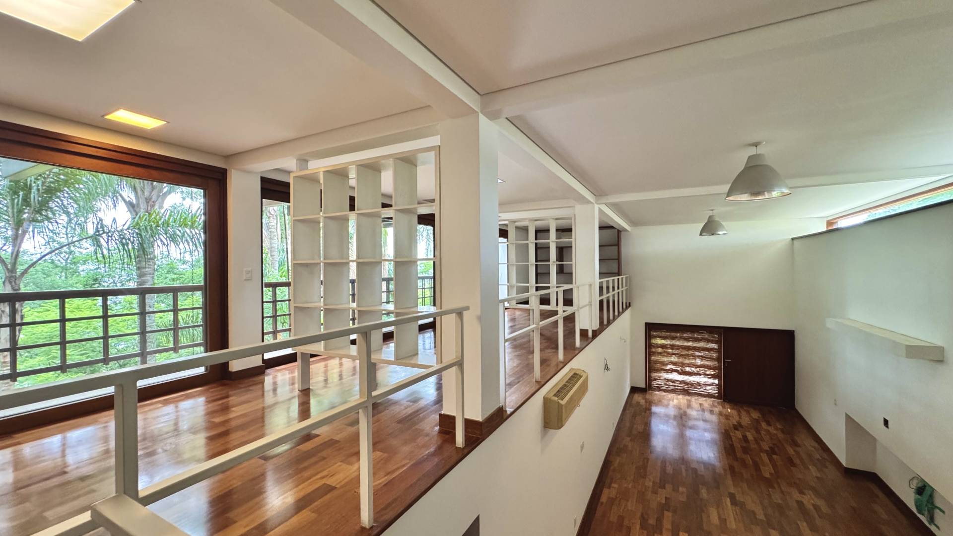 Casa com 6.300m² de terreno privativo - Residencial Tamboré 1