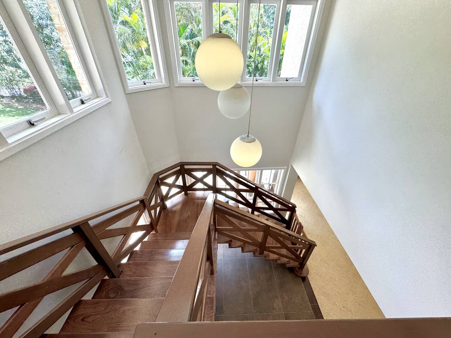 Casa à Venda no Tamboré 1 com 4.000 m², Vista Permanente e Estilo Casa de Campo
