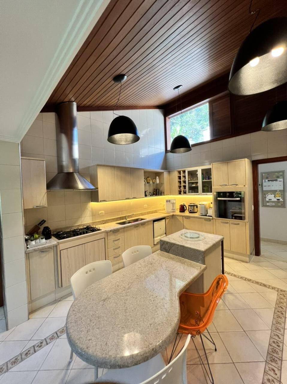 Casa semi-térrea com 3 suítes à venda no Tamboré 1