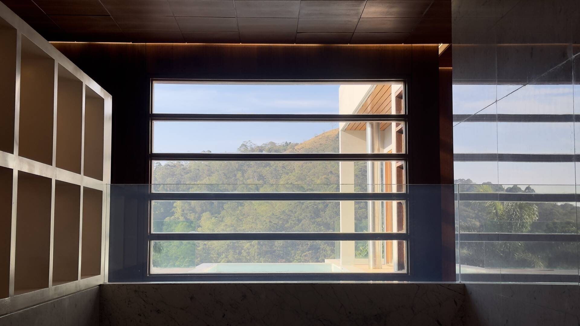 Casa Contemporânea com Vista Permanente, Piscina com Raia e Projeto Autoral em Alphaville