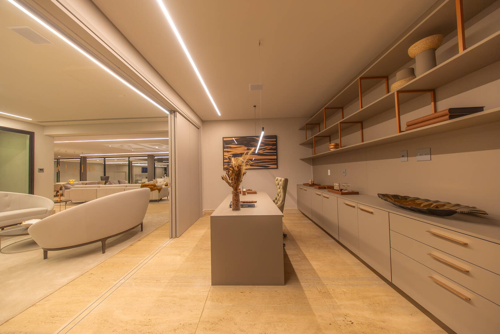 Casa à venda no Tamboré 2 com 6 suítes, SPA privativo, piscina e 2.385 m²