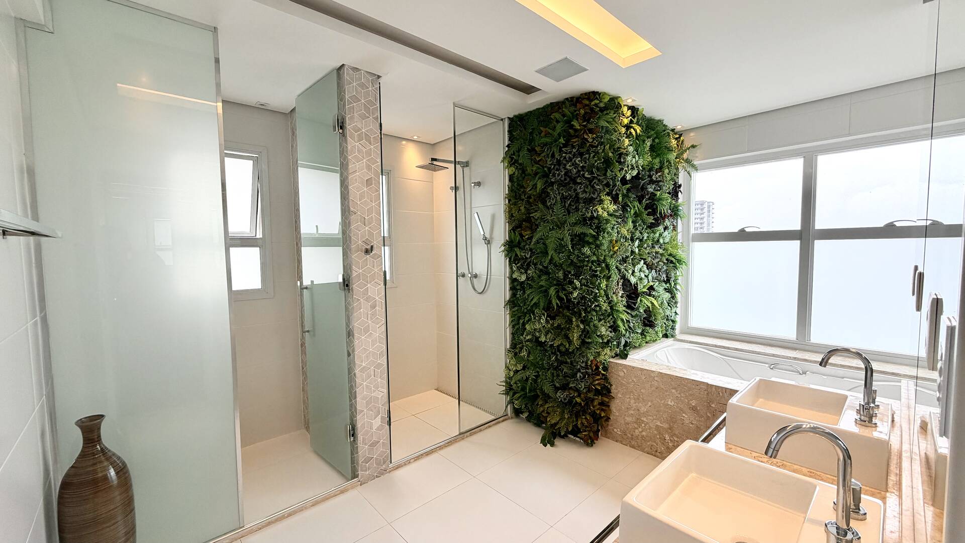 Apartamento mobiliado com 4 suítes e vista permanente para o lago em Alphaville