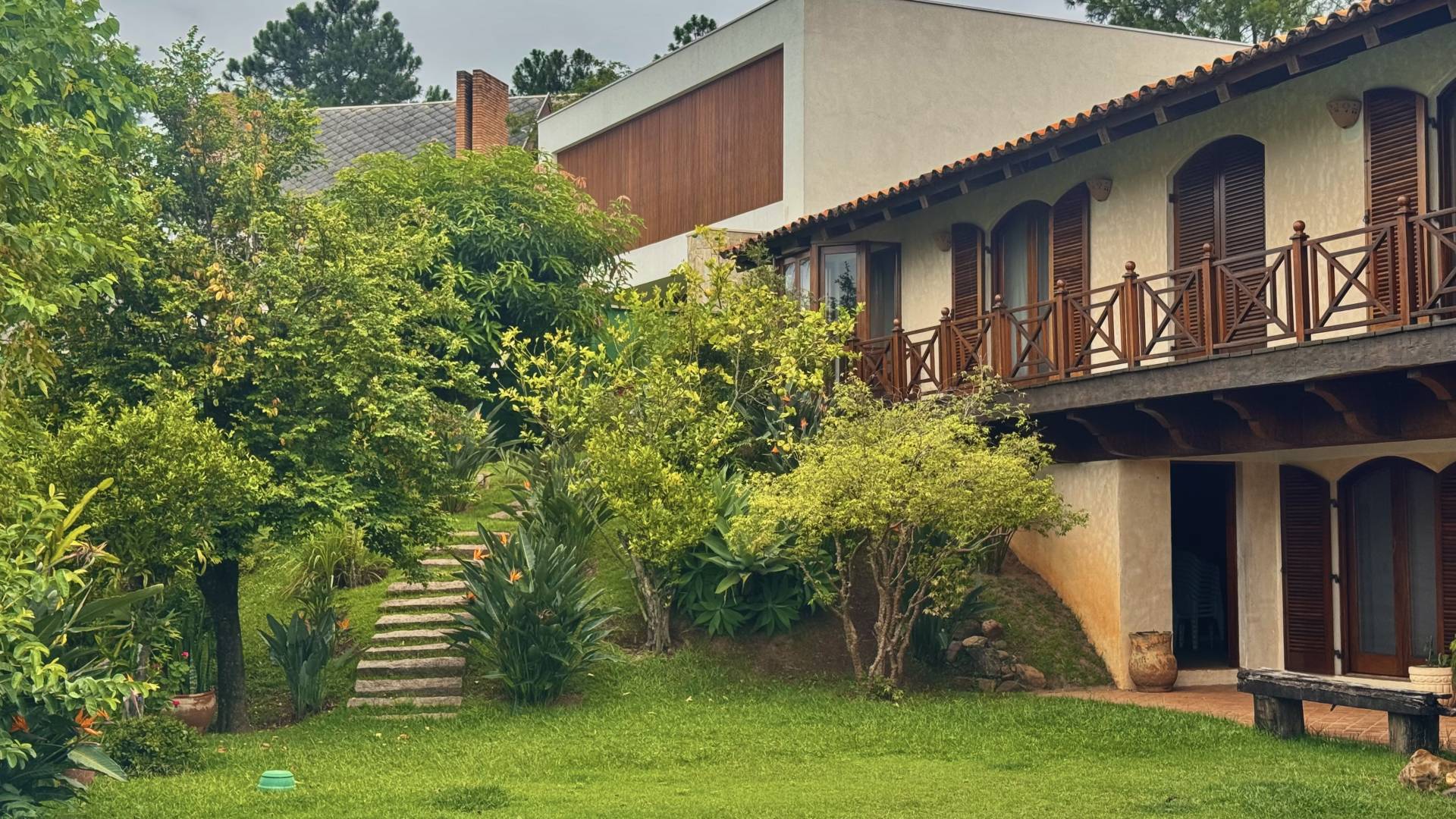 Casa à venda no Alphaville Residencial Zero com 900 m², adega, pomar e piscina