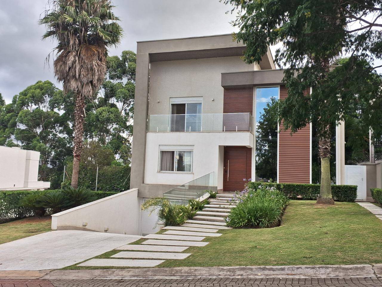 Casa com fundo para mata - Residencial Tamboré 11 - Venda porteira fechada.