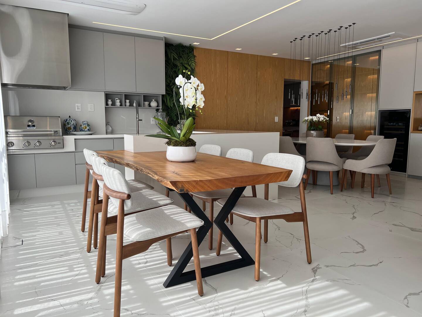Apartamento mobiliado no ATRIA Alphaville com 3 suítes e automação completa